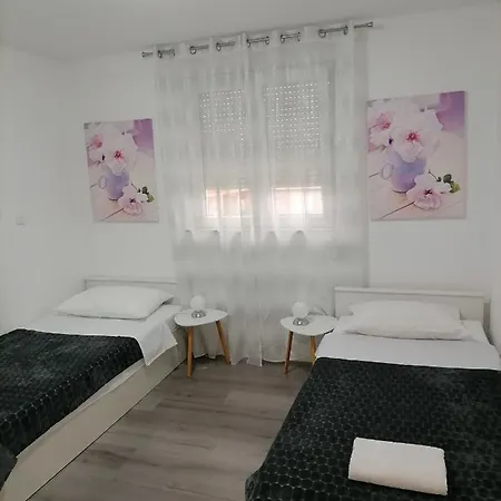 Stars Bed & Breakfast 4*